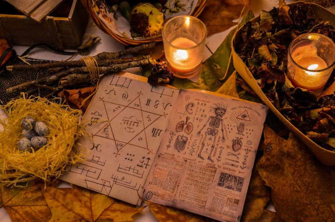Comment couper les cartes en cartomancie ? - PREDiVi