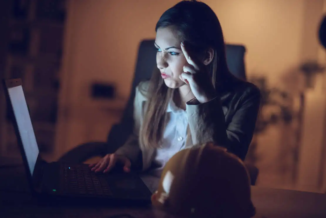 Membre qui consulte une voyance par tchat
